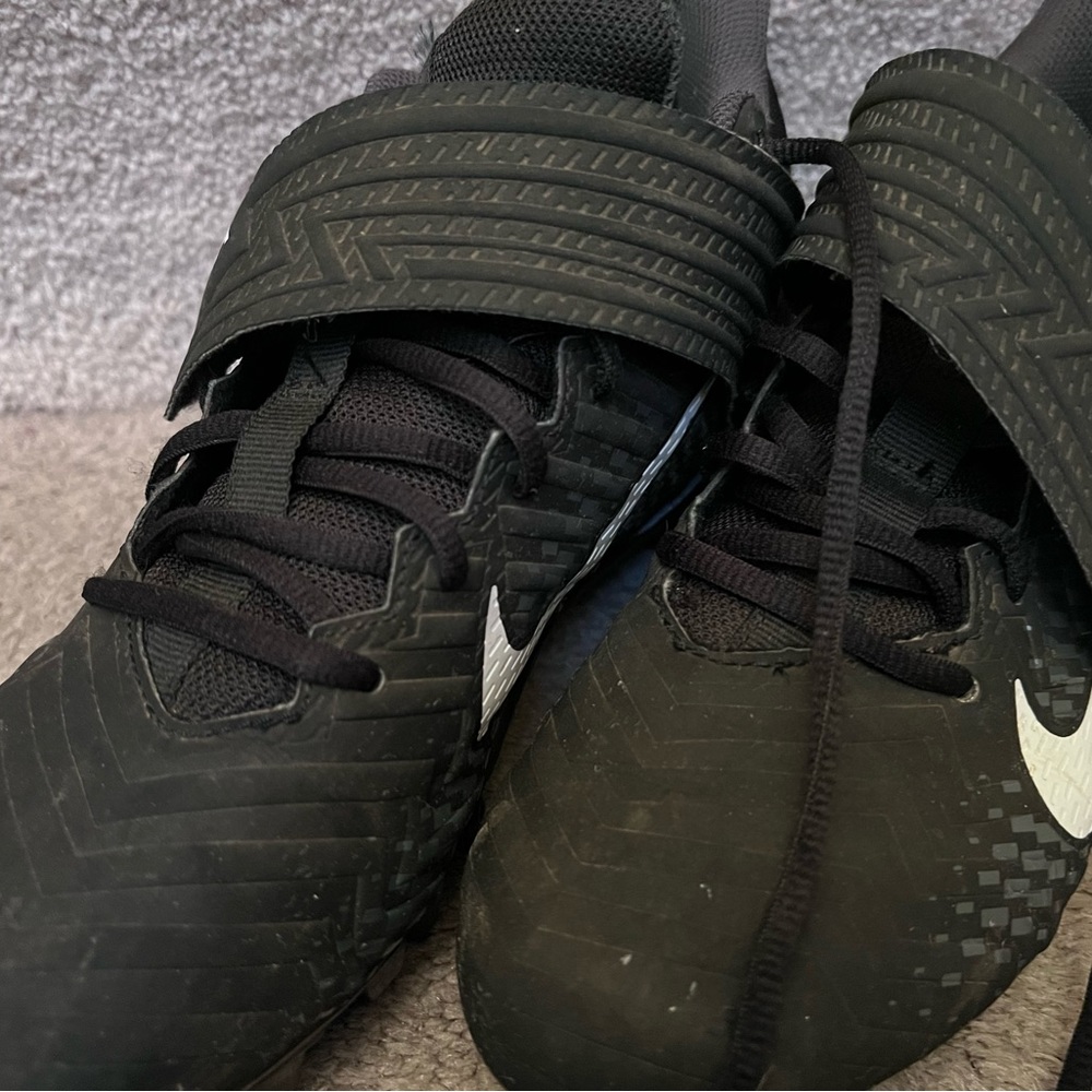 Men Used Football Cleats-Nike